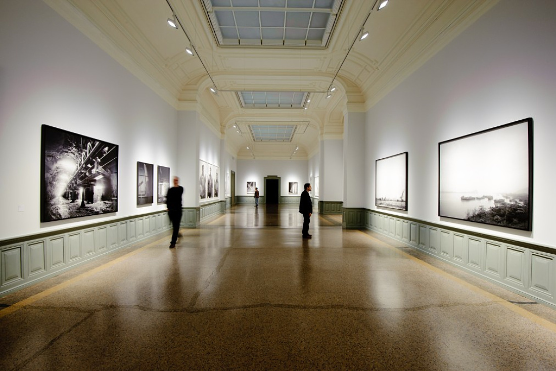 Berne Art Museum exhibition illuminated by ERCO Light Board LED spotlights.