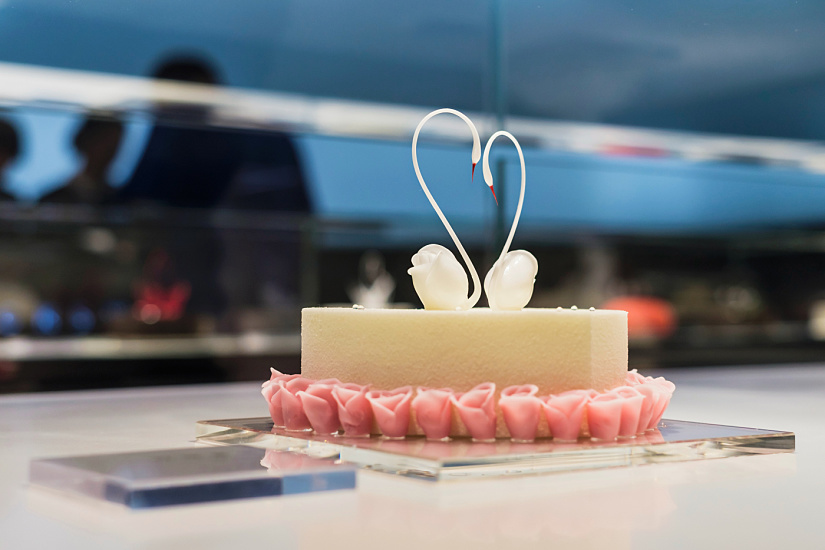 Decorative cake at Black Swan, Beijing, illuminated by ERCO Optec spotlights.