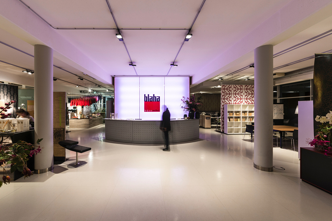 Blaha office showroom featuring ERCO Opton LED lighting for optimal color rendering.