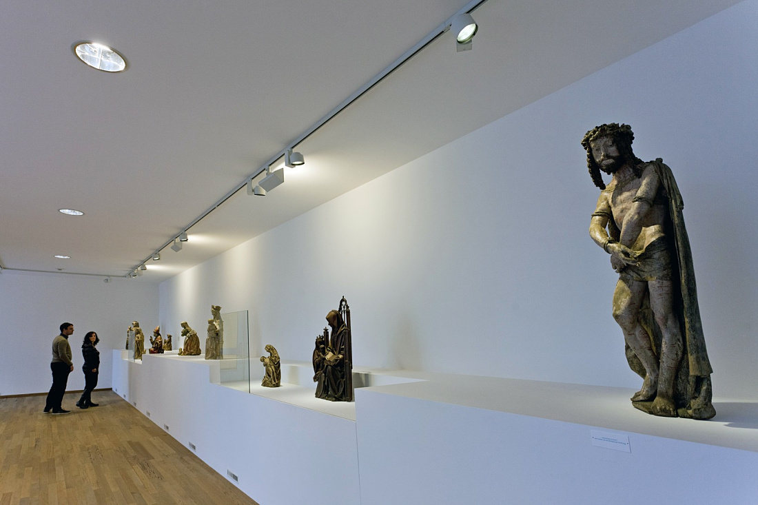 Illuminated sculptures in the Bonnefanten Museum, highlighted by ERCO Optec LED spotlights.