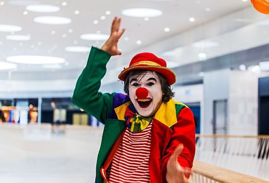 Clown performing under ERCO Skim downlights at Bory Mall, Bratislava.