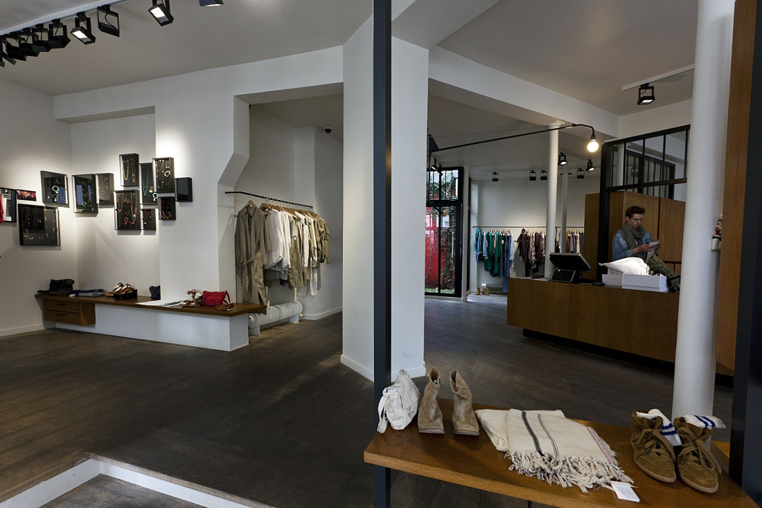 Boutique interior in Paris featuring ERCO LED lighting, highlighting clothing and accessories.