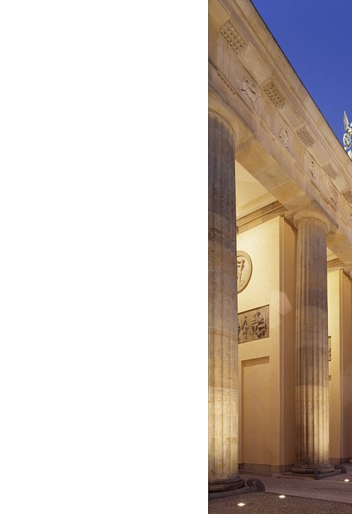 The illuminated Brandenburg Gate in Berlin, a landmark enhanced with ERCO outdoor lighting.