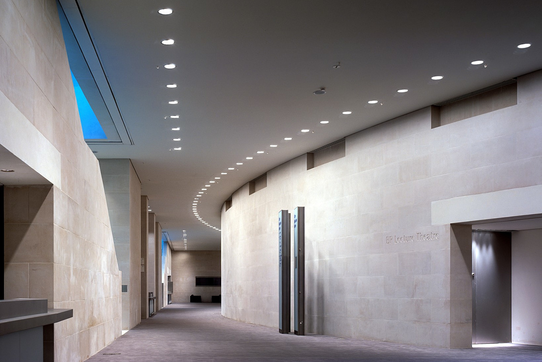 ERCO LED-Beleuchtung im British Museum, Elizabeth II. Court. Architekt: Foster & Partners.