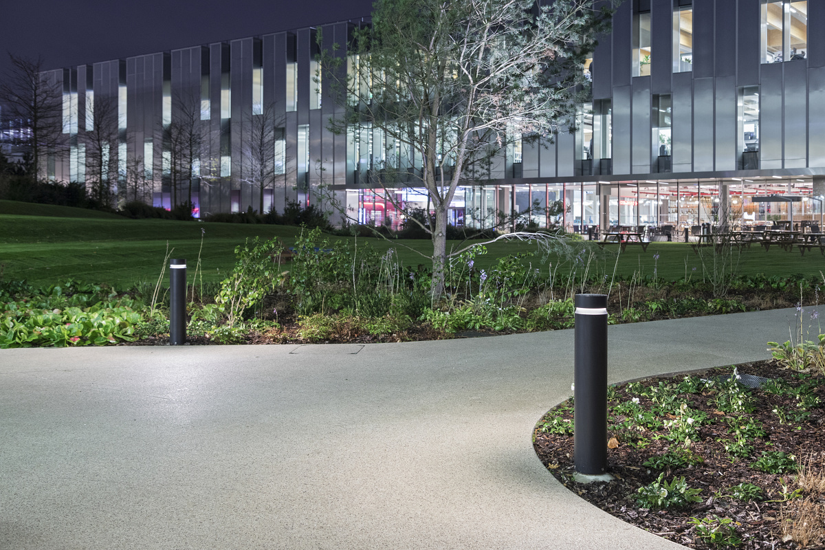 ERCO Castor bollard luminaires illuminate pathways at British Sky Broadcastings campus.