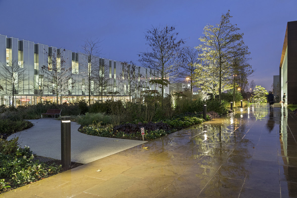ERCO Castor bollard luminaires providing sustainable lighting for British Sky Broadcastings outdoor area.