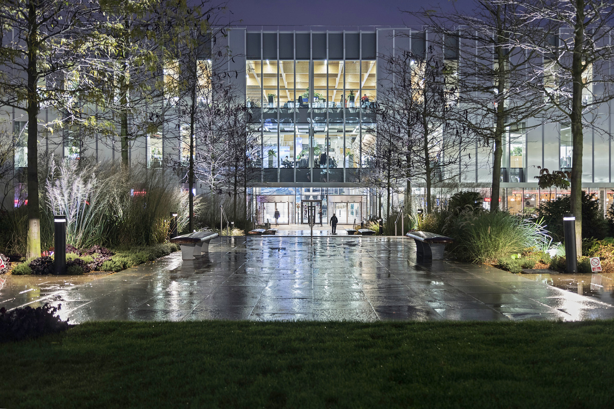 ERCO Castor bollard luminaires provide sustainable lighting for British Sky Broadcastings outdoor area.