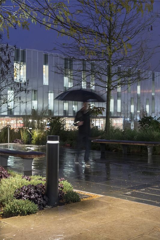 ERCO Castor bollard provides sustainable lighting for British Sky Broadcastings outdoor area.