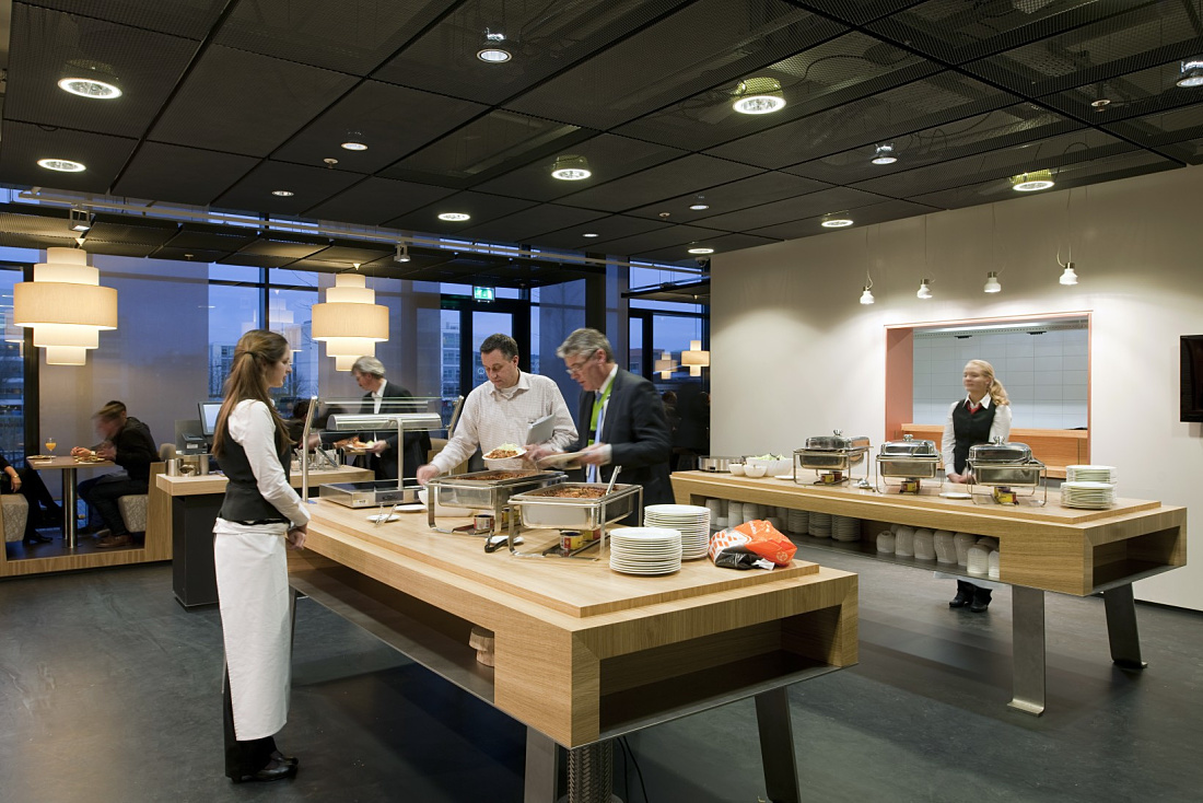 ERCO LED lighting in the BSH Bosch Siemens office, providing efficient illumination for a sustainable workspace.