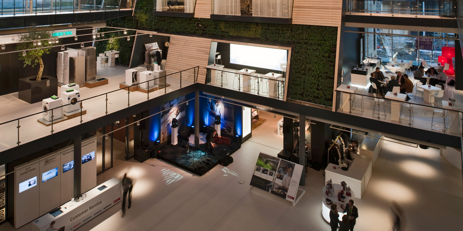 BSH headquarters in Hoofddorp, Netherlands, featuring ERCO LED lighting in a sustainable office space.