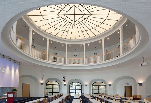 ERCO Parscan spotlights illuminate the Moot Court at Bucerius Law School in Hamburg.