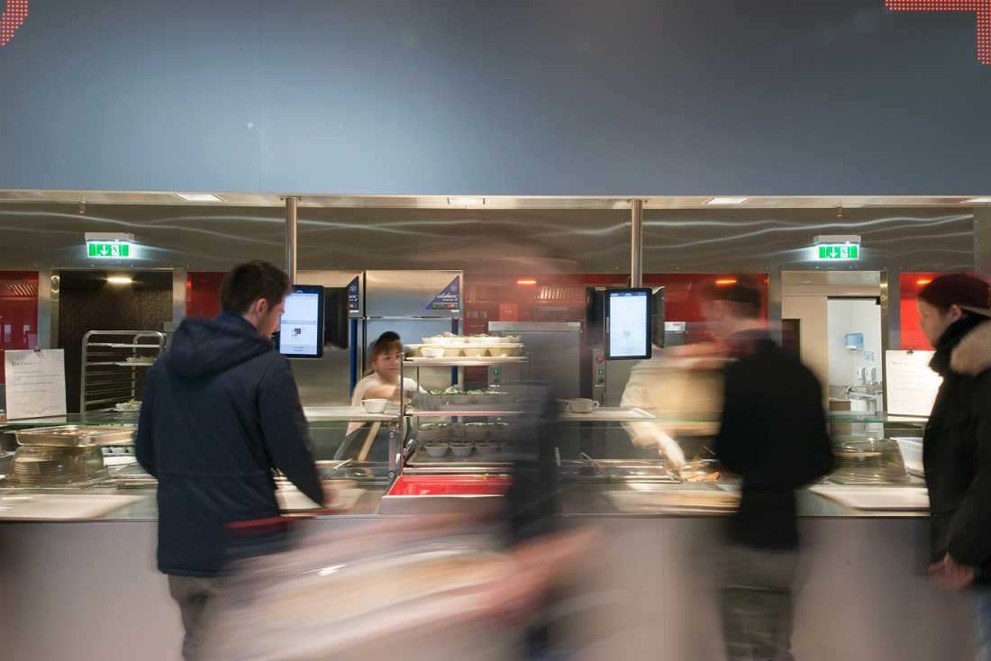 Cafeteria at Vienna University with ERCO lighting promoting social interaction.