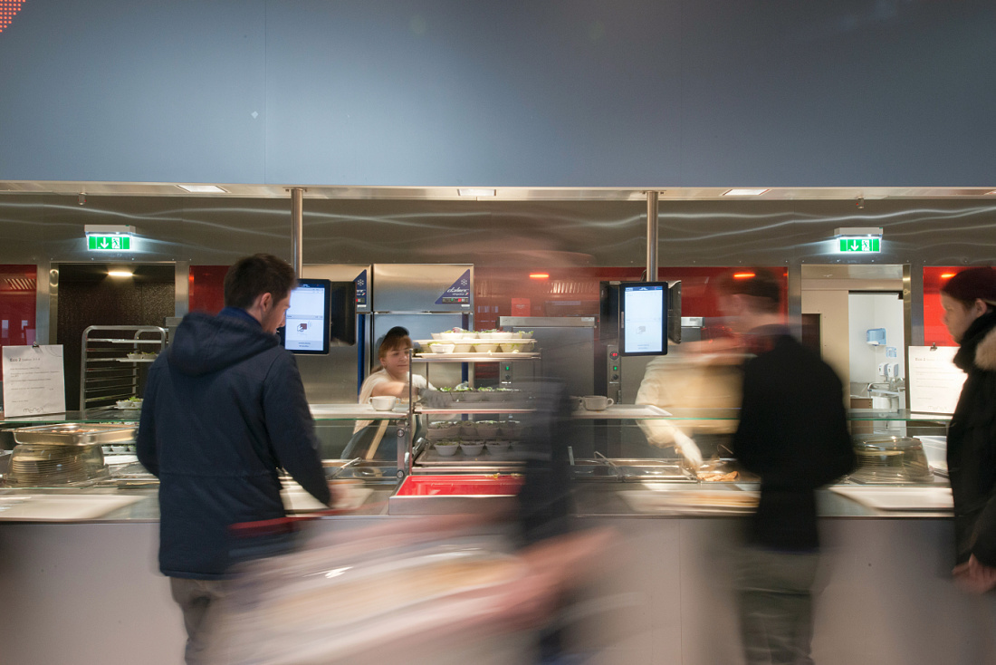Cafeteria at Vienna University with ERCO lighting promoting social interaction.