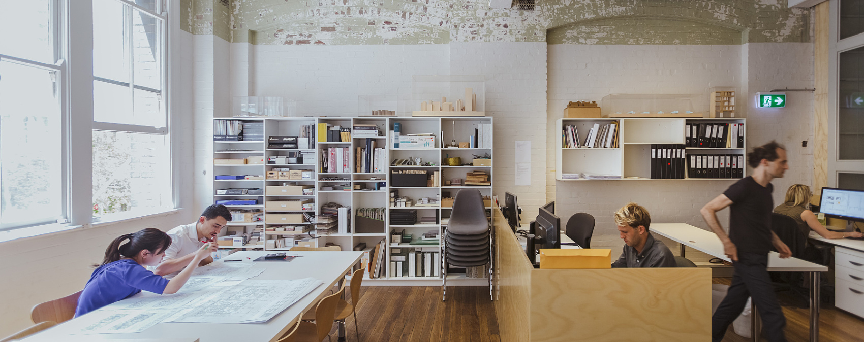Bright Candalepas Associates architect's office in Sydney, featuring ERCO lighting for a pleasant atmosphere.