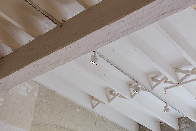 ERCO Parscan spotlights illuminate the ceiling of Candalepas Associates' Sydney office.
