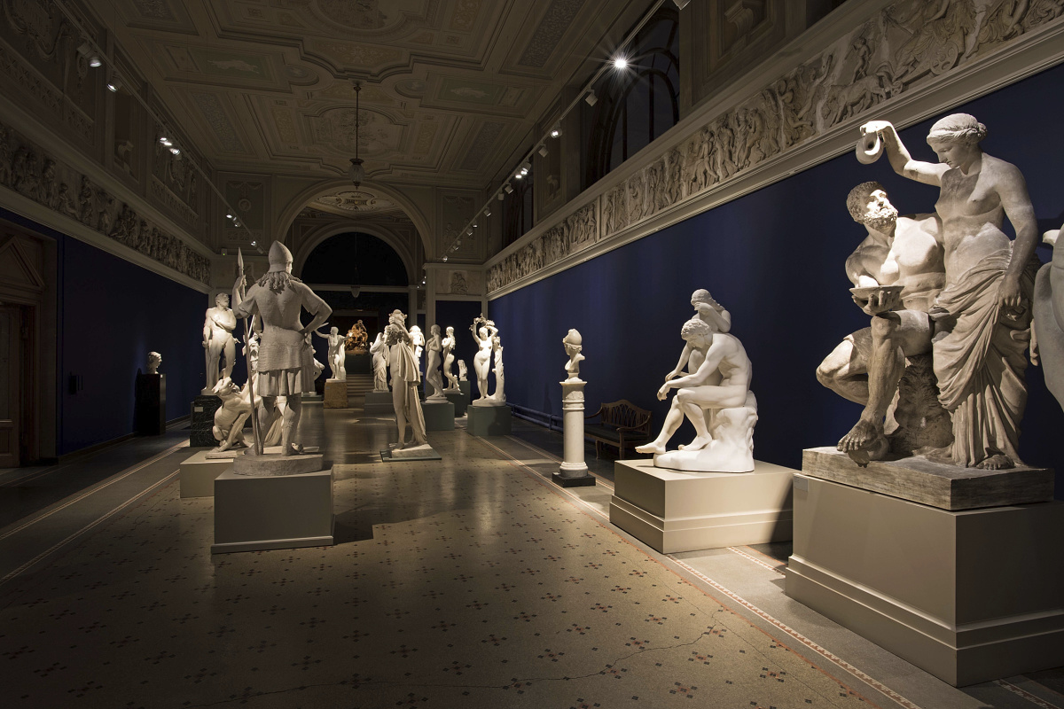 ERCO track spotlights illuminate sculptures in the Carlsberg Glyptotek museum, Copenhagen.