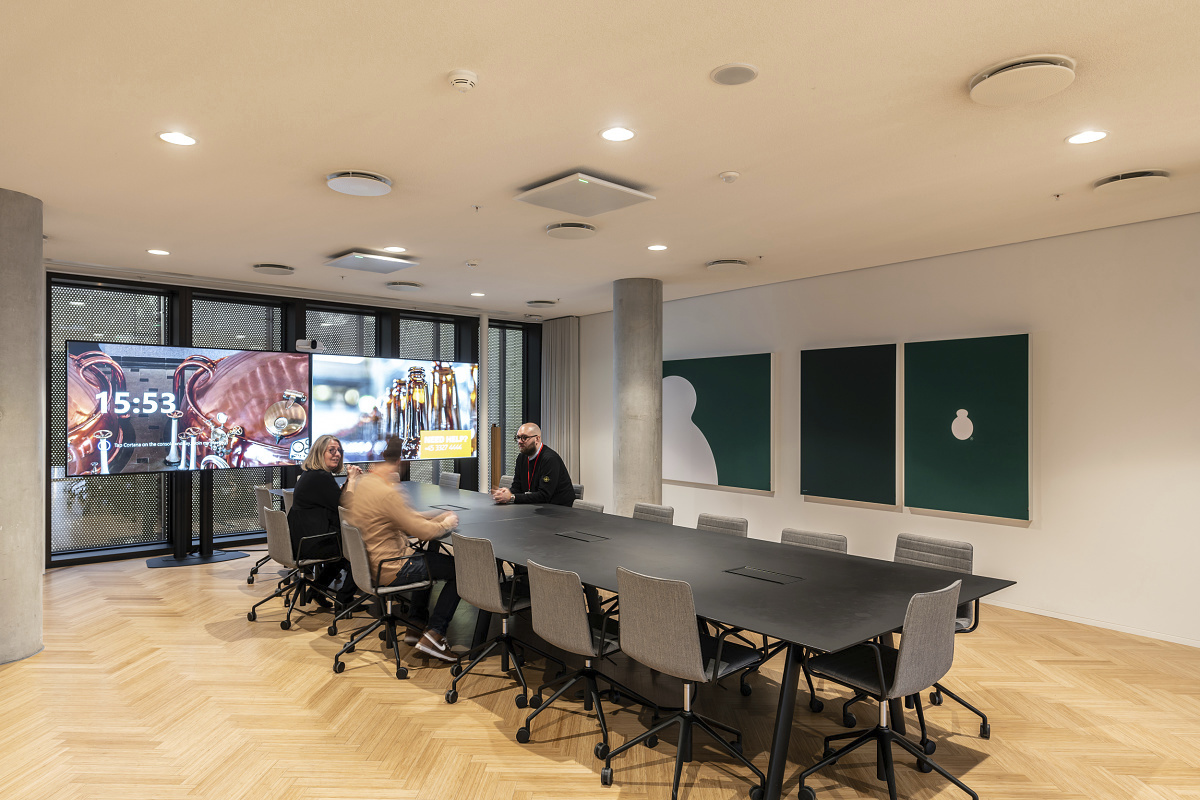 Carlsberg HQ conference room illuminated by ERCO recessed luminaires for high ceilings.