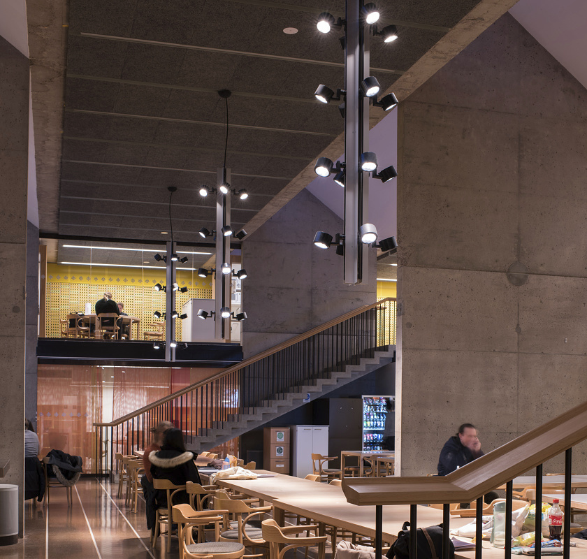 ERCO Parscan spotlights illuminate the Carolina Rediviva Library in Uppsala with a custom mounting solution.