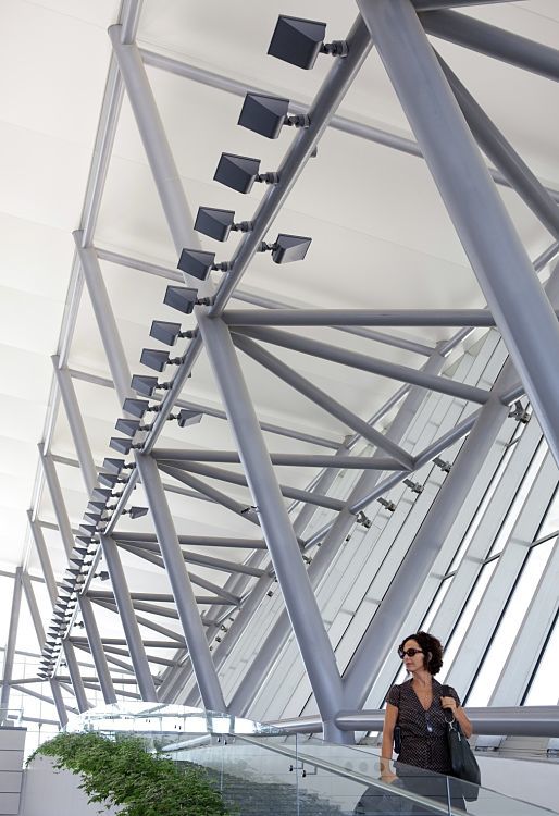 ERCO Optec spotlights illuminate the Carrasco International Airport terminal in Uruguay.