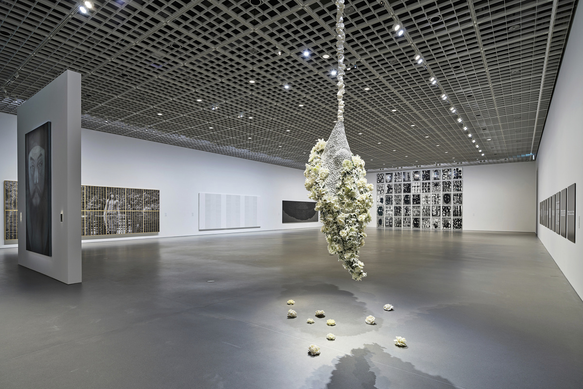 Amorepacific Museum of Art, Seoul, featuring ERCO spotlights illuminating art in the Chapter Three exhibition.