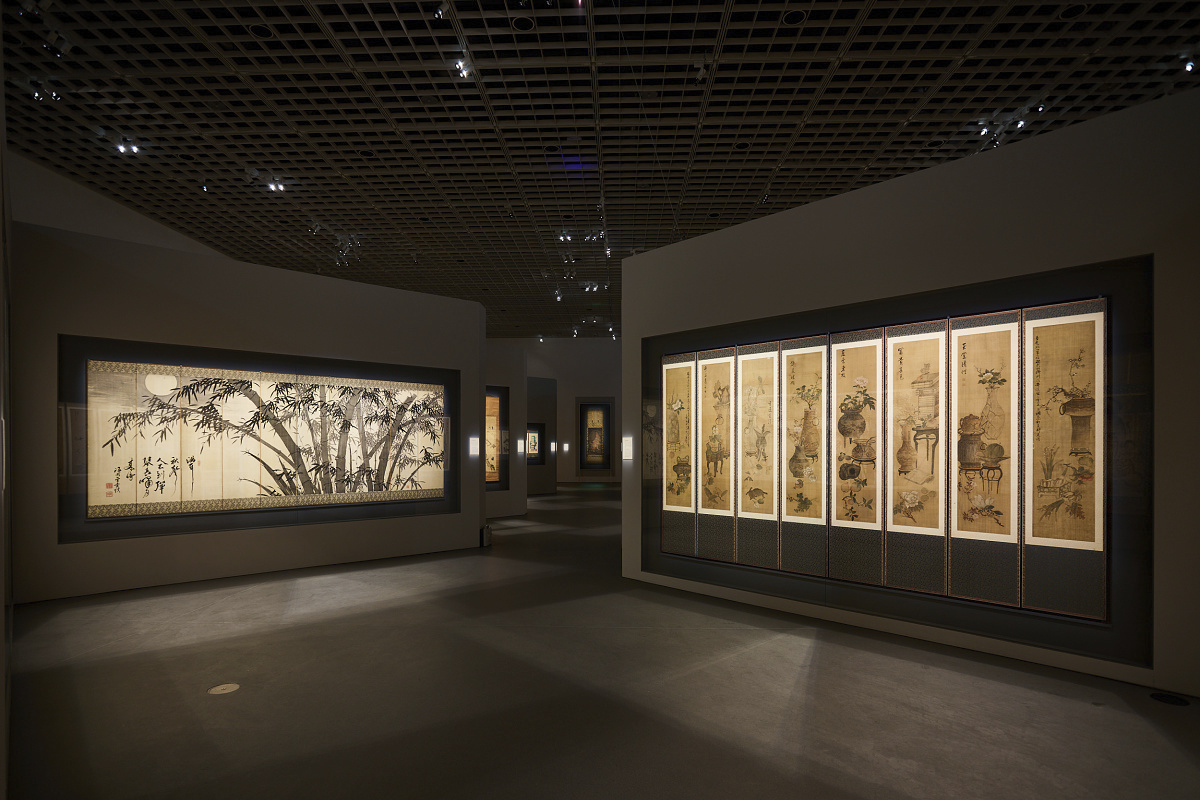 Amorepacific Museum of Art, Seoul, featuring art illuminated by ERCO Pollux contour spotlights.