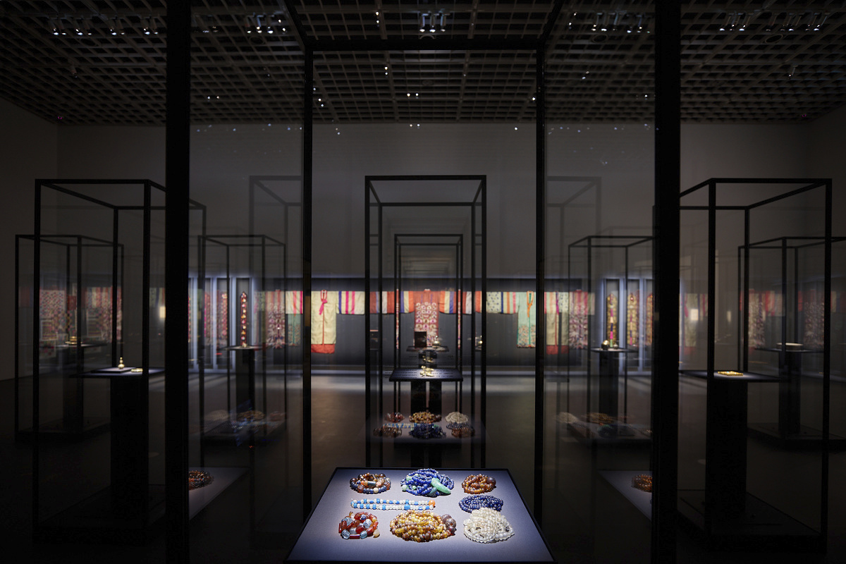 Amorepacific Museum of Art, Seoul: Precise exhibition lighting with ERCO Pollux contour spotlights.