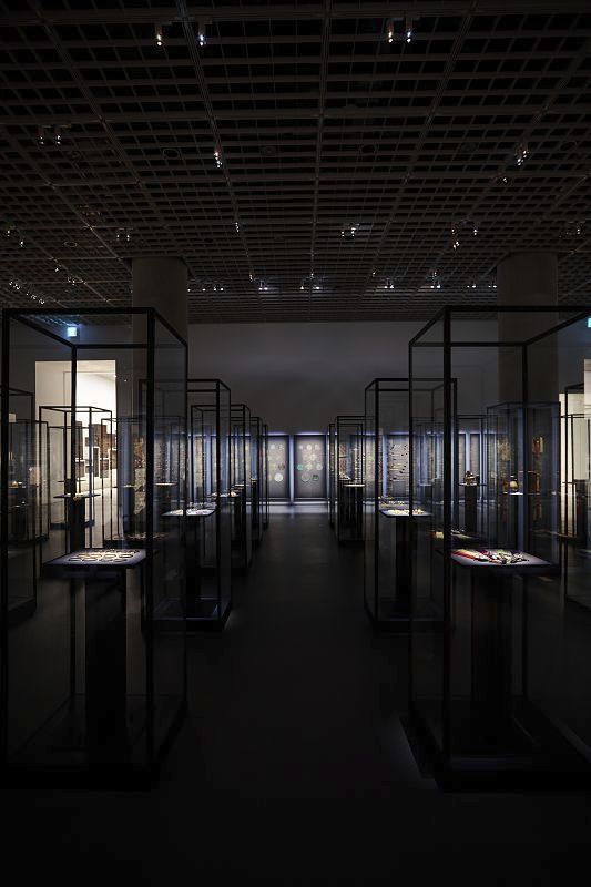 ERCO Pollux contour spotlights illuminate art objects in the Amorepacific Museum of Art, Seoul.