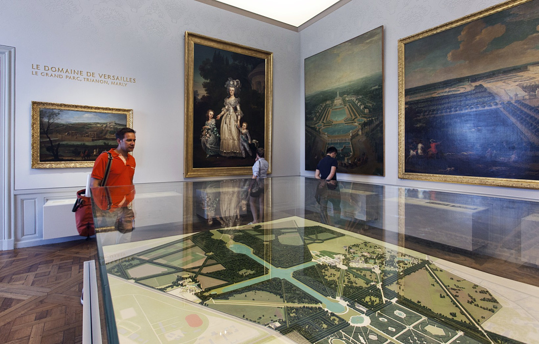 Château de Versailles exhibition featuring paintings and a garden model, illuminated by ERCO LED spotlights.