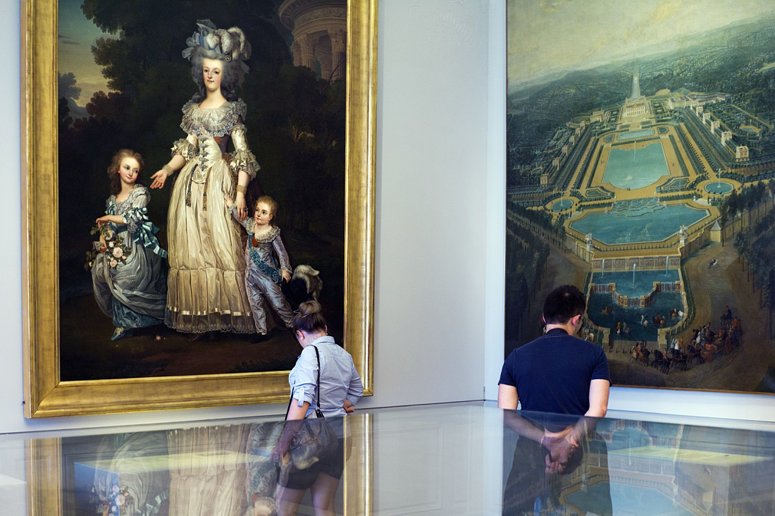 Marie Antoinette portrait at Château de Versailles, illuminated by ERCO Logotec LED spotlights.