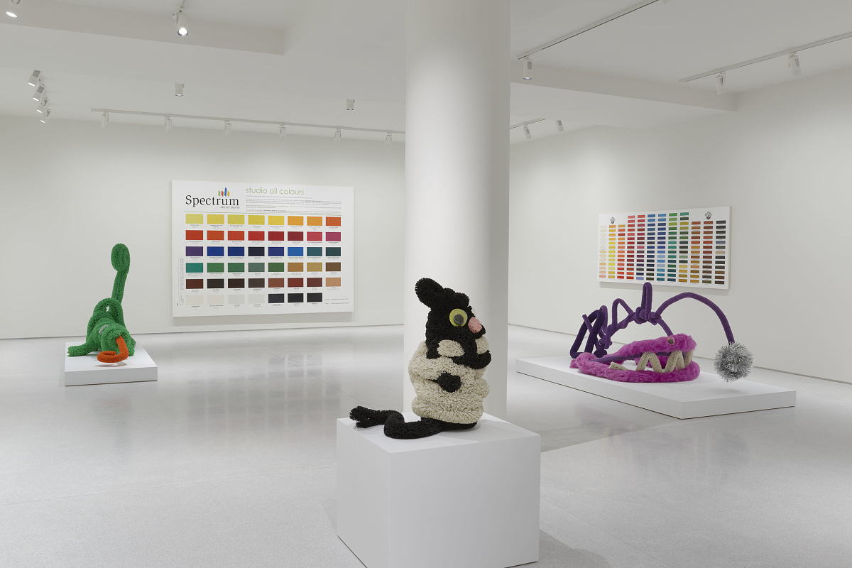 Claridges ArtSpace, London: Art exhibition featuring ERCO Eclipse spotlights on track for optimal lighting.