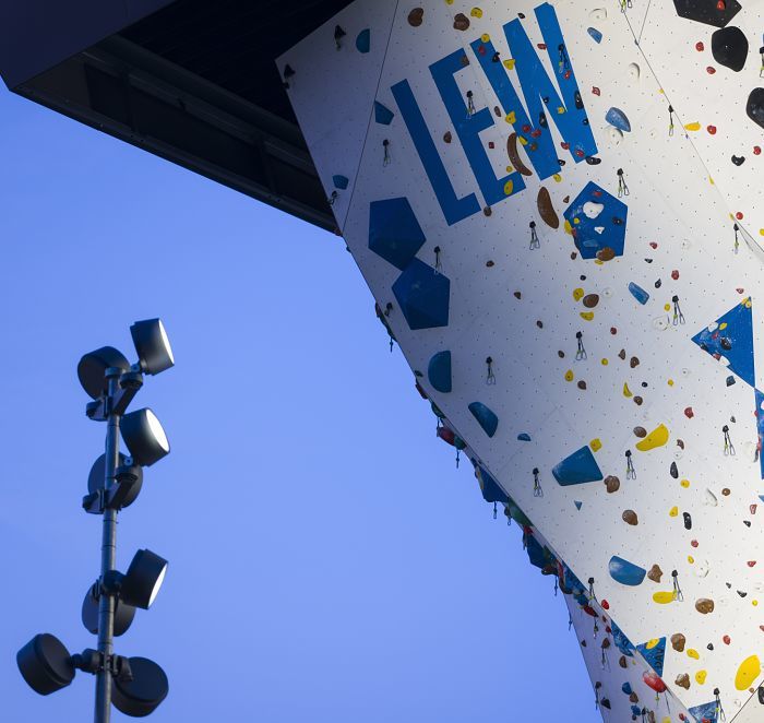 LED luminaires illuminate an outdoor climbing wall, ensuring safety and visual appeal.