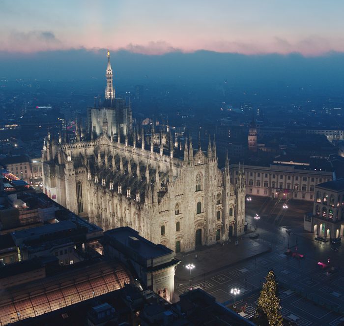 Milan Cathedral facade lighting: Creates a calm presence in the urban space.