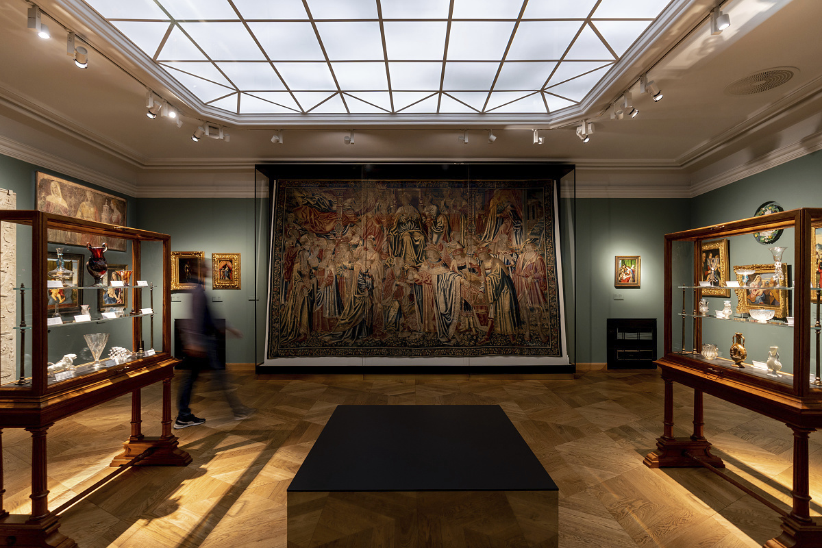 ERCO LED lighting in Czartoryski Museum, Krakow, featuring Optec spotlights for art exhibitions.