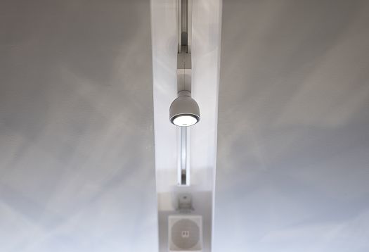 ERCO Oseris spotlight on a track, providing focused light in the D.A.T.E. store in Milan.