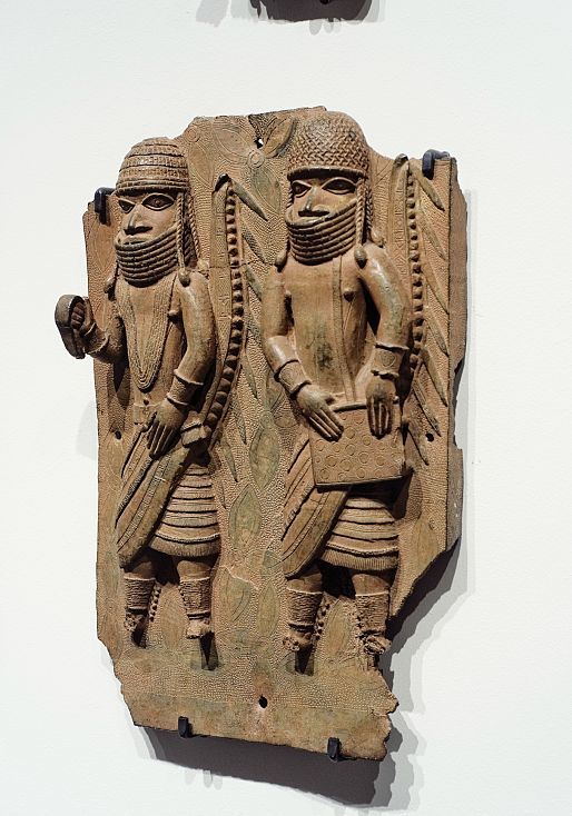 Bronze plaque depicting two figures, illuminated by ERCO LED spotlights at the Dahlem Ethnological Museum.