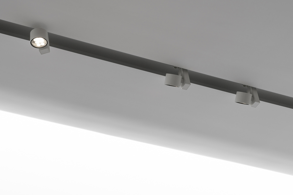 ERCO Optec spotlights on a track, accent lighting in the De Castelli showroom.