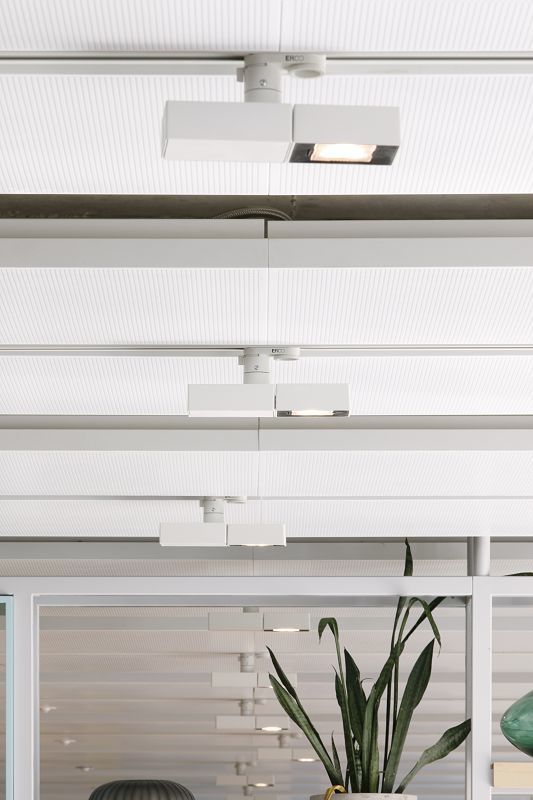 ERCO Opton spotlights on track at Deskopolitan Pasteur, Paris.
