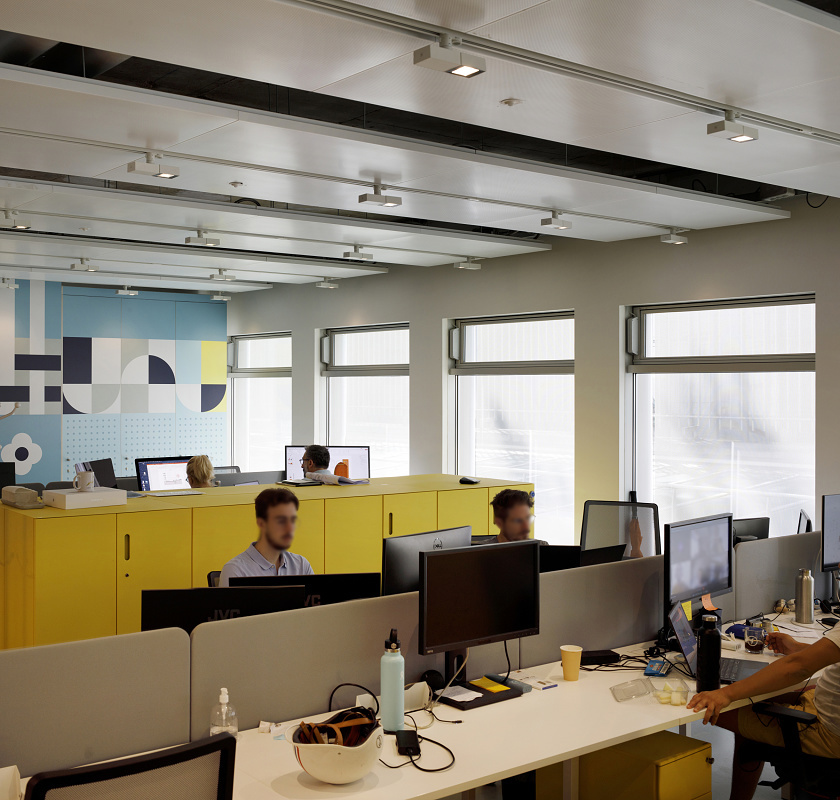 ERCO LED lighting in Deskopolitan Pasteur, Paris, providing flexible workspace illumination.