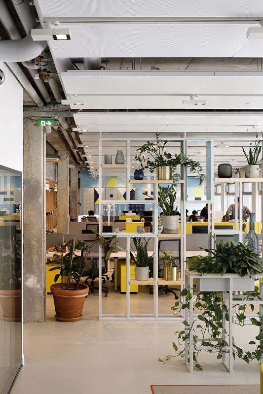 Deskopolitan Pasteur office in Paris, featuring ERCO lighting for flexible workspaces.