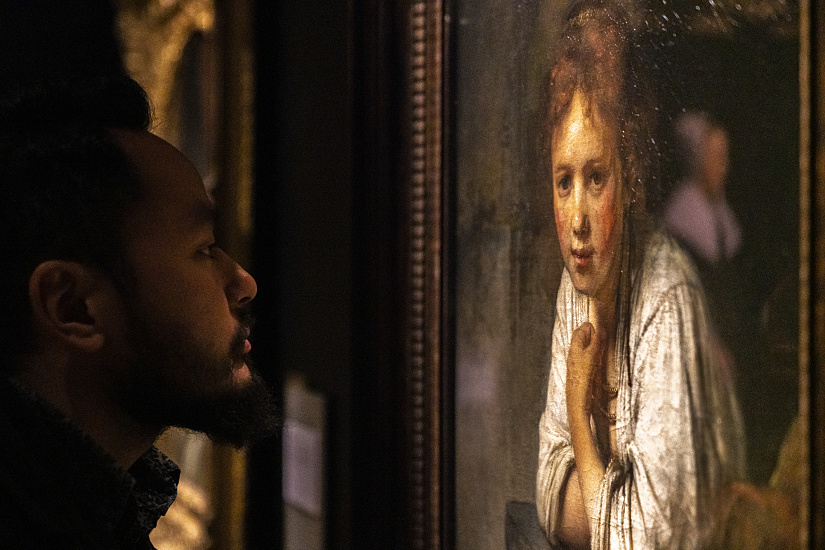 A visitor views a Rembrandt painting at Dulwich Picture Gallery, illuminated by ERCO LED spotlights.