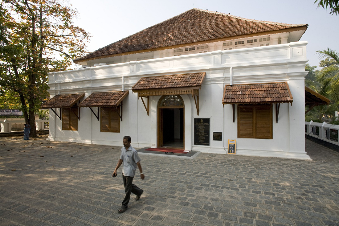 Durbar Hall in Kochi, India, illuminated by Logotec LED spotlights for the art biennale.