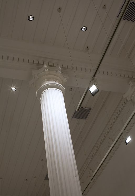 Logotec LED spotlights illuminate a historic column in Durbar Hall, Kochi Biennale.