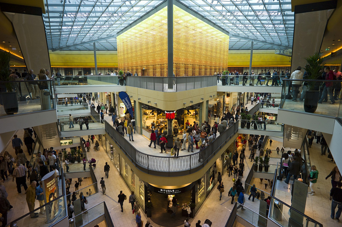 Thier-Galerie Dortmund with ERCO LED lighting highlighting the facade.