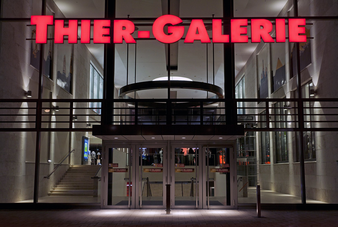 ERCO LED lighting highlights the Thier-Galerie facade in Dortmund.