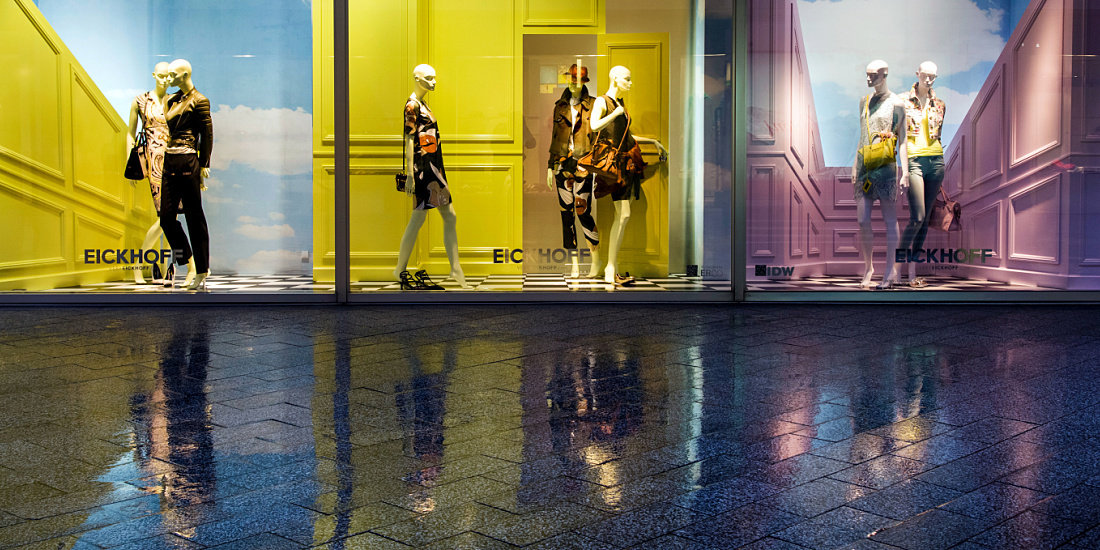 Eickhoff fashion store in Düsseldorf featuring ERCO lighting and mannequins.