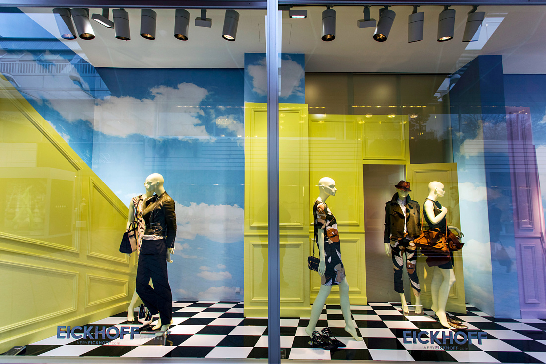 Eickhoff fashion store window display in Düsseldorf, featuring ERCO LED lighting and seasonal collections.