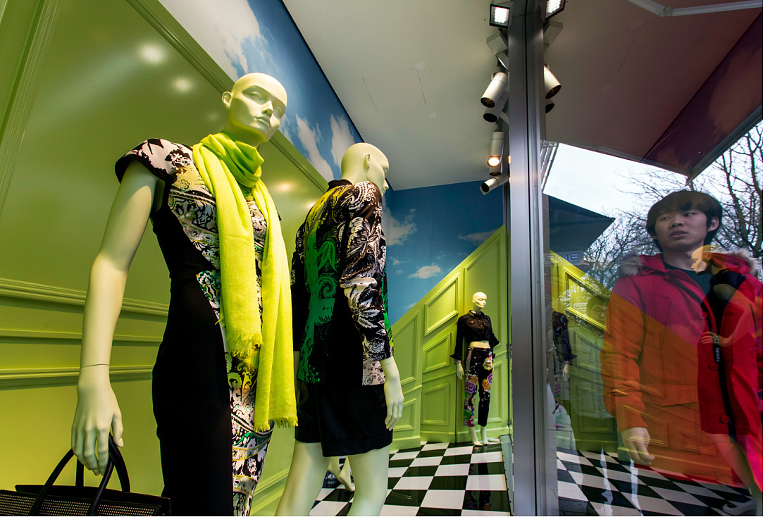 Eickhoff fashion store window display in Düsseldorf, featuring LED lighting and surreal design.