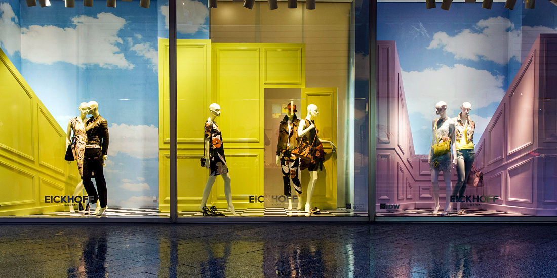 Eickhoff fashion store in Düsseldorf featuring ERCO lighting and mannequins.