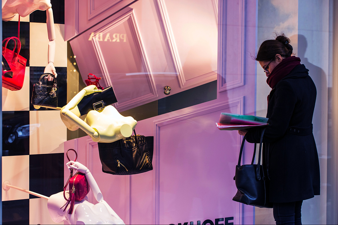 Eickhoff Düsseldorf window display with surreal design and LED lighting.