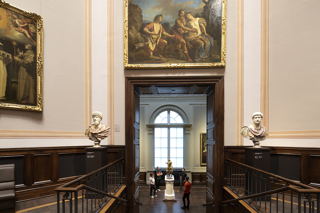 ERCO LED spotlights illuminate art and sculptures in the Old Masters Picture Gallery, Dresden.